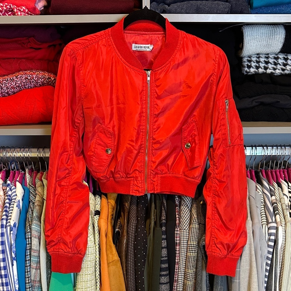 Fashion Nova red front zipper closure 3 pocket cropped bomber jacket size S
